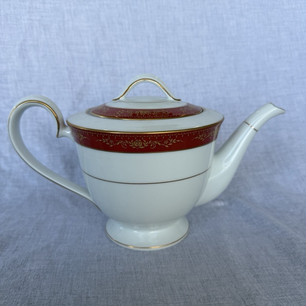 MINT! Noritake Goldhill 6613 Teapot with Lid Vintage Fine Porcelain Maroon Gold